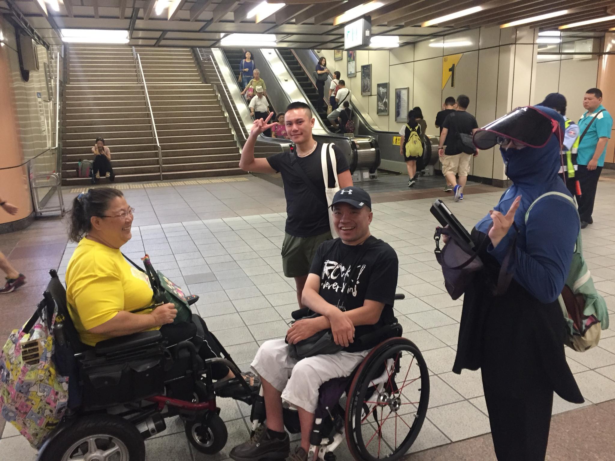 【手天使】台北黏濕街頭(面談義工家幗/文) – 手天使